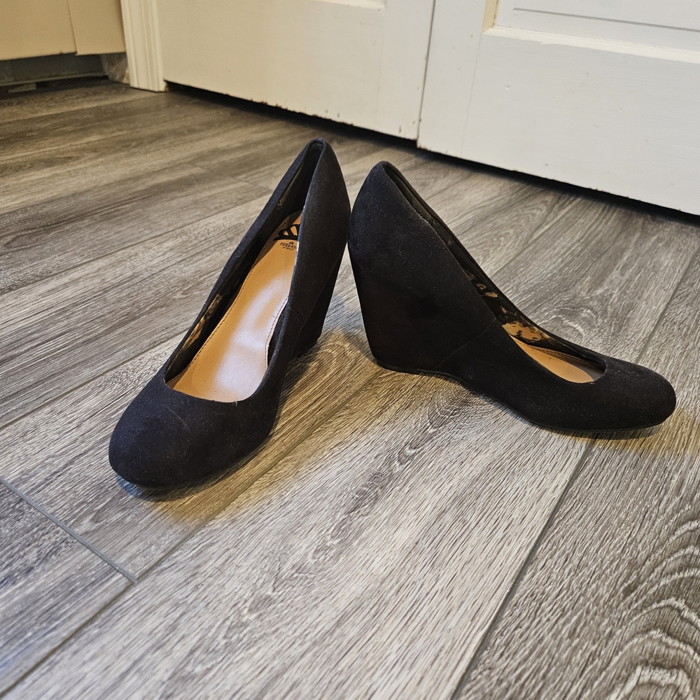 Elegant Black Wedge Heels
